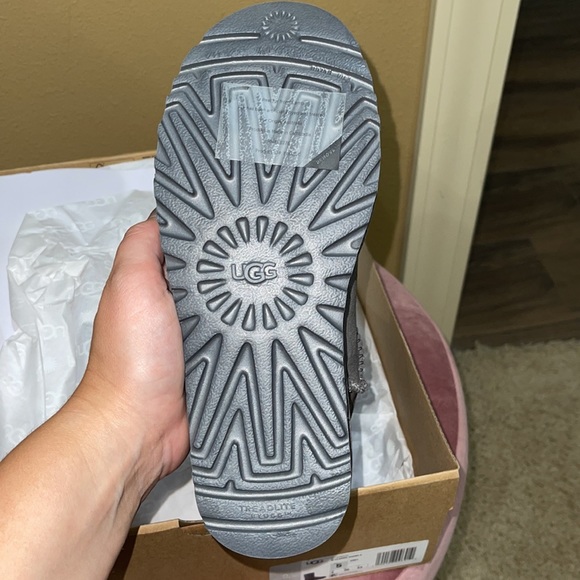 NWOT Ugg Short Boots - Picture 5 of 6